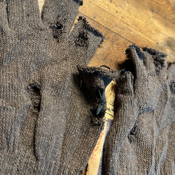 FREE WITH A PURCHASE // distressed beggar gloves - Picture 6 of 10